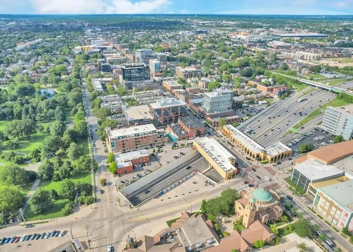 The Urban Oasis - 2 Bedroom - Great Location