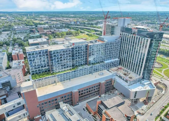 The Urban Oasis - 2 Bedroom - Great Location *
