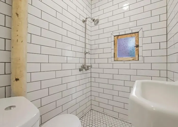 The Urban Oasis - 2 Bedroom - Great Location