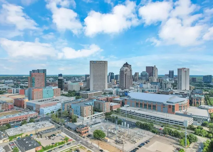 The Urban Oasis - 2 Bedroom - Great Location *