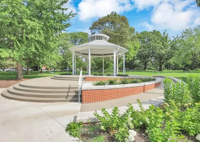 The Urban Oasis - 2 Bedroom - Great Location Columbus