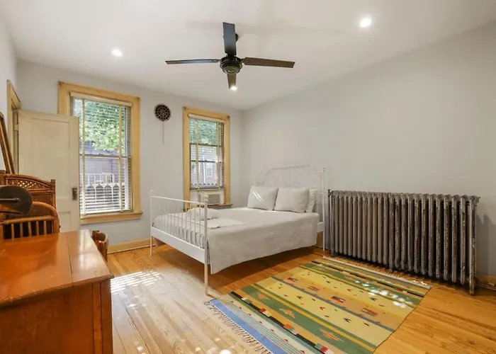 The Urban Oasis - 2 Bedroom - Great Location