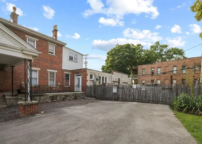 The Urban Oasis - 2 Bedroom - Great Location