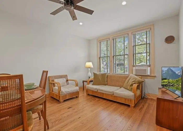 The Urban Oasis - 2 Bedroom - Great Location